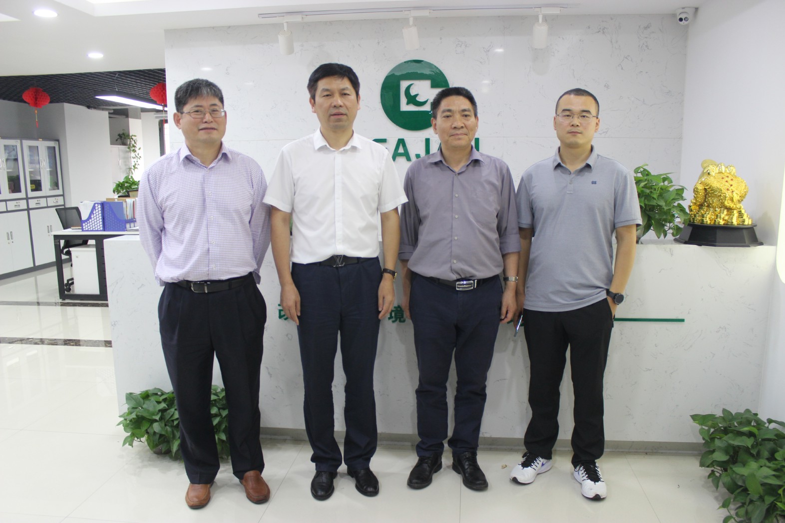 中國社會科學院財經戰(zhàn)略研究院夏杰長副院長帶隊蒞臨我司調研指導工作.jpg